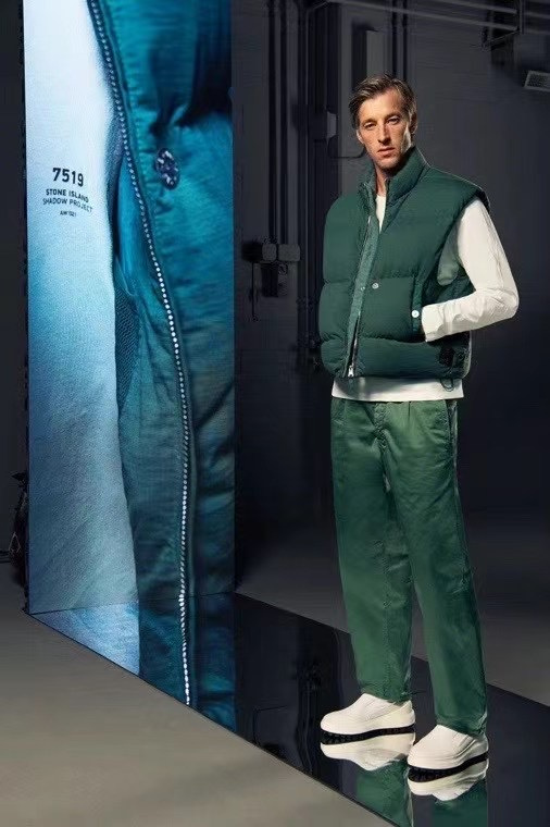 SI  Down Vest 4035 - Image 8